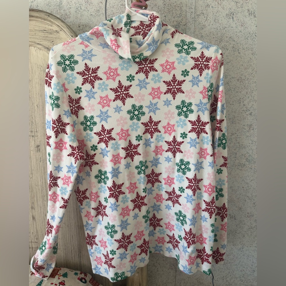 Snowflake Patterned Hoodie